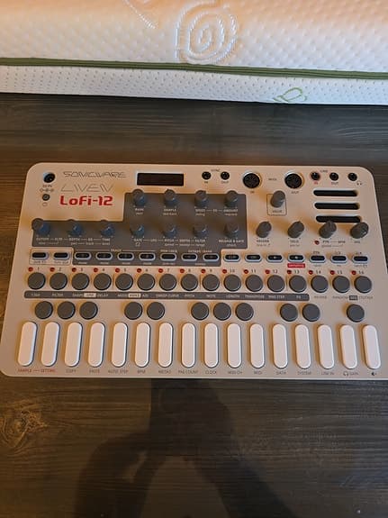 Sonicware Lofi-12 samplermaskin / groovebox