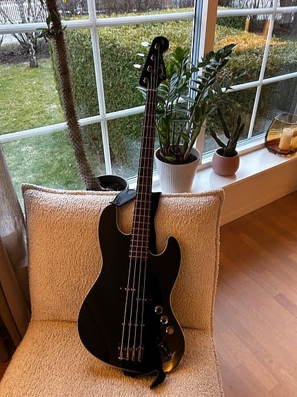 Fender Aerodyne Jazz Bass