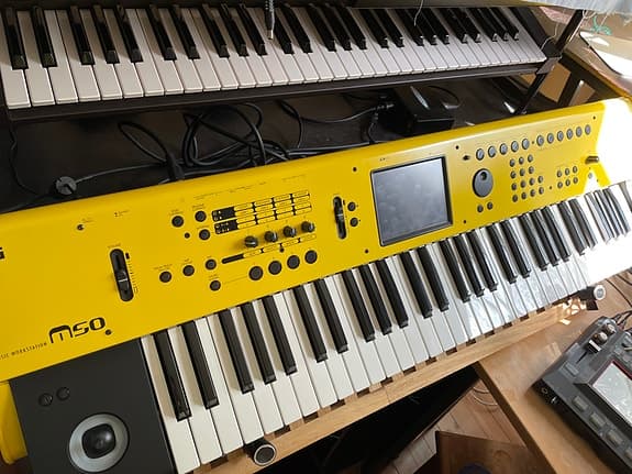 KORG M50 (yellow edition)