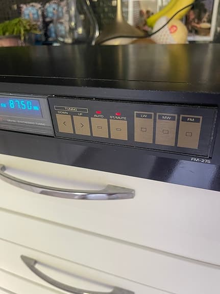 Fisher lw/mw/fm stereo synthesizer tuner