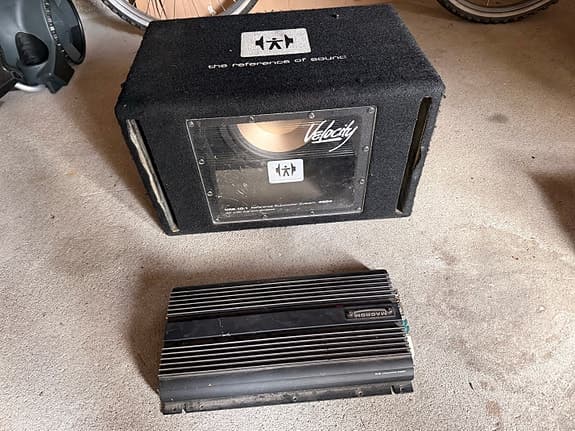 Velocity VRS 10.1 400W subwoofer med Macrom bilforsterker