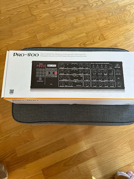 Behringer Pro-800 analog synthesizer