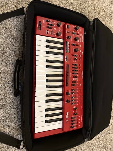 Behringer MS-1 mk2 analog synthesizer / m bag