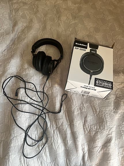 Rockline RP-3500 wired studio headphones