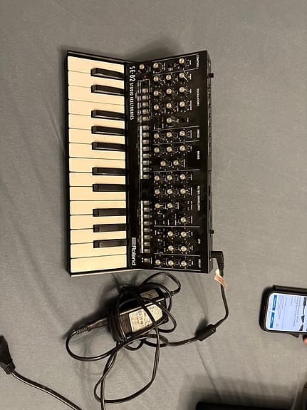 Roland SE-02 analog synthesizer