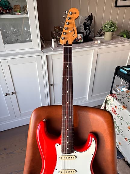 Fender Player II Stratocaster – Coral Red