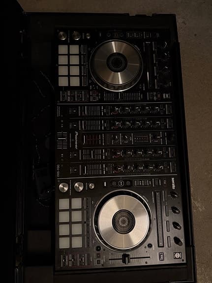 Pioneer DDJ-SX2 DJ-controller i flightcase