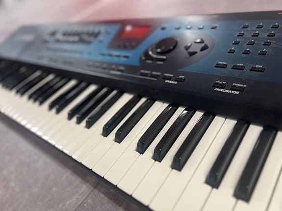 GEM Equinox 76 workstation synth