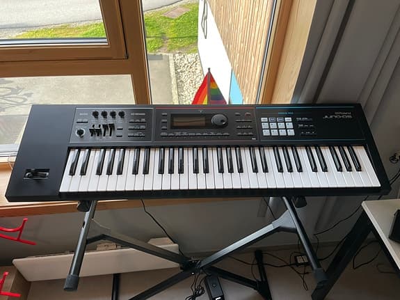 Roland Juno-DS 61 workstation