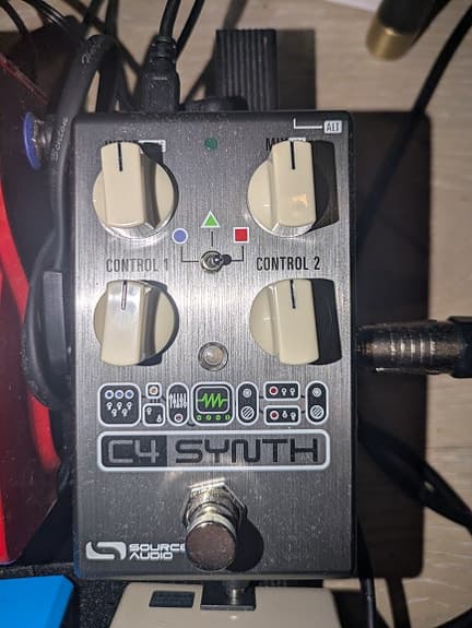 Source Audio C4 Synth pedal. Guitar / Bass