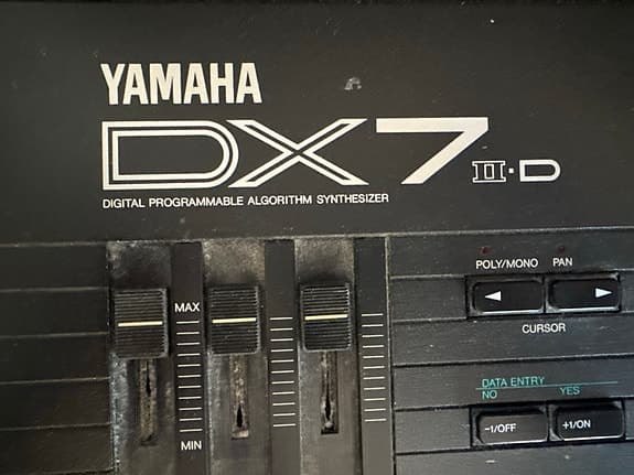 Yamaha DX7 II D synthesizer