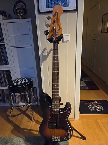 Squier Classic Vibe 60s Precision bass