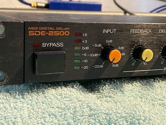 Roland SDE-2500 rack delay with modulation