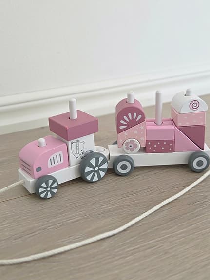 Treleke tog i rosa