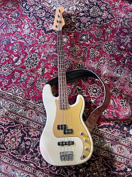 Fender Precision Bass elbass hvit/gull