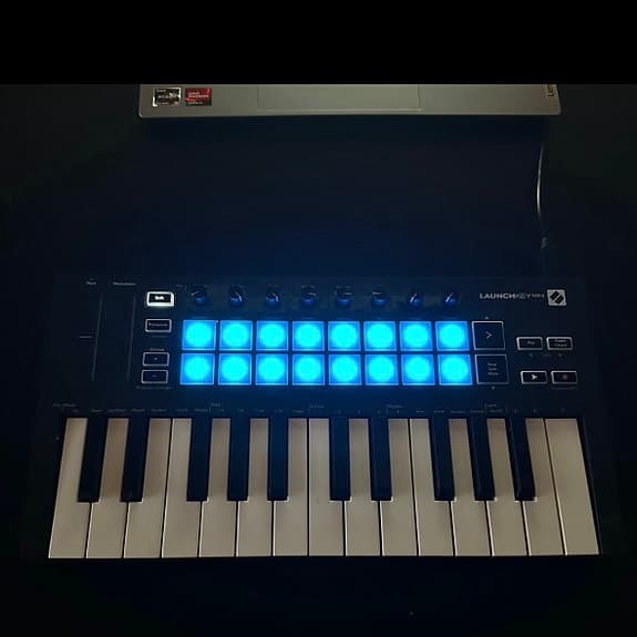Novation Launchkey Mini MK3 MIDI-keyboard, 25 tangenter, som ny