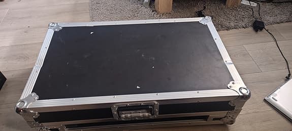 Pioneer DJ-controller med flightcase
