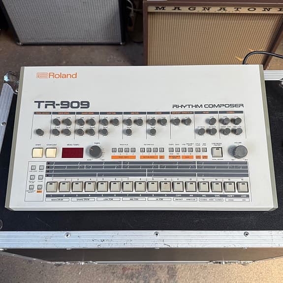 Roland TR-909 trommemaskin / rhythm composer