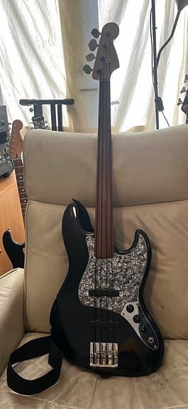 Fender Jazz Bass Fretless (MIJ 1991-1992) – Oppgradert m/ Bartolini & Badass II