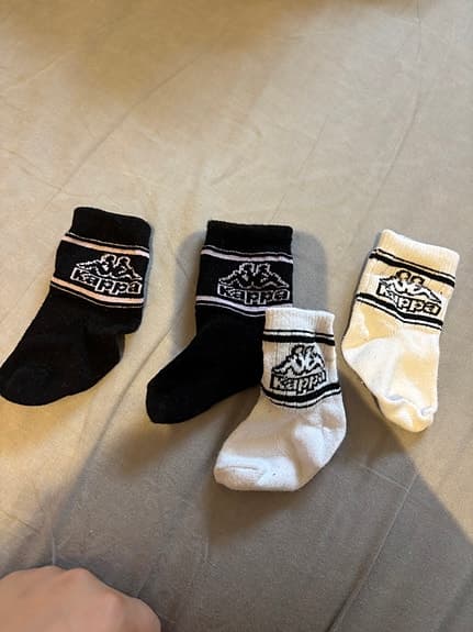 2 pairs of brand-new socks for Newborn-2months