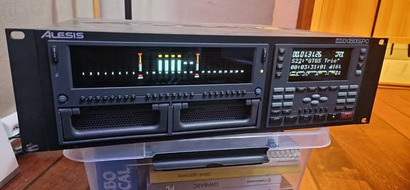 Alesis HD24 24-spors harddiskopptaker m/ 3 disk-caddies