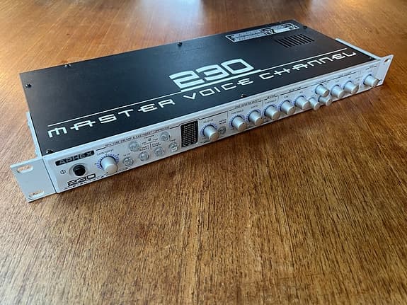Aphex 230 Master Voice Channel – tube preamp/compressor/EQ/ A/D rack enhet