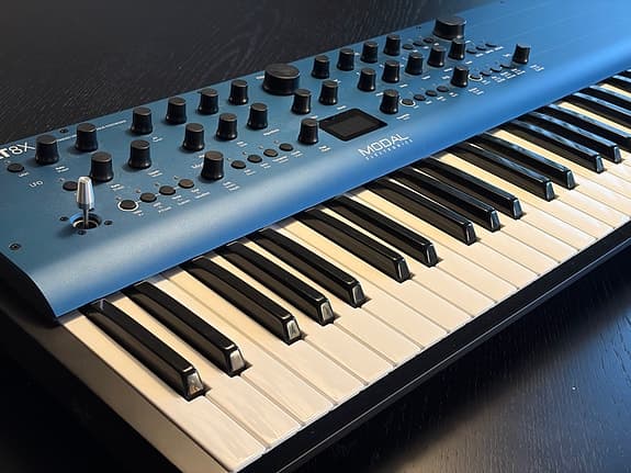 Modal Cobalt8X synthesizer 61 tangenter