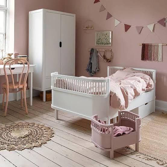 Sebra Junior & Grow up hvit m/madrass og utvidelse