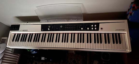 Studiologic Numa Piano - 88 keys stage piano - weighted action
