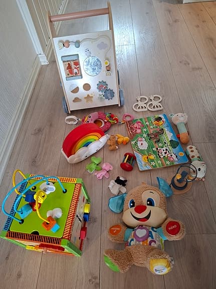 Diverse babyleker - Gåvogn og puttekasse
