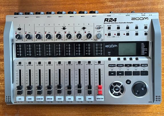 Zoom R24 – Portable 24-Track Recorder, Audio Interface, Controller & Sampler