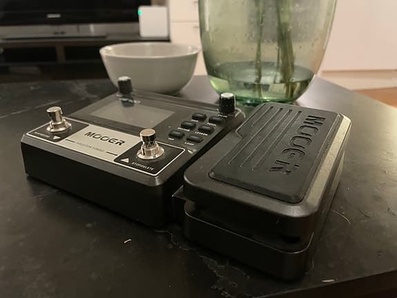 Mooer GE100 multi-effektpedal til gitar