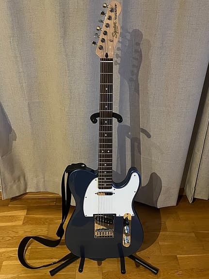 Squier Affinity Telecaster – med Fender-reim og gigbag