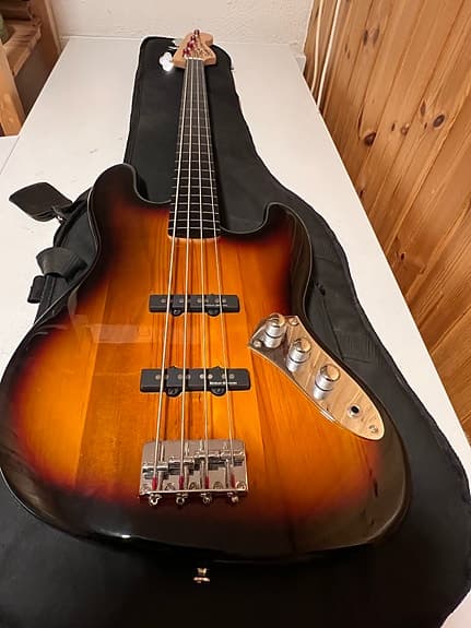 Squier Vintage Modified Jazz Bass Fretless