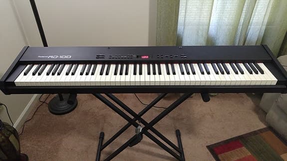 🎹 Roland RD-100 Stage Piano – 88 vektede tangenter – komplett