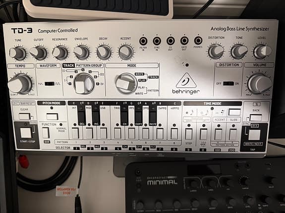 Behringer TD-3 analog bass-synthesizer sølv