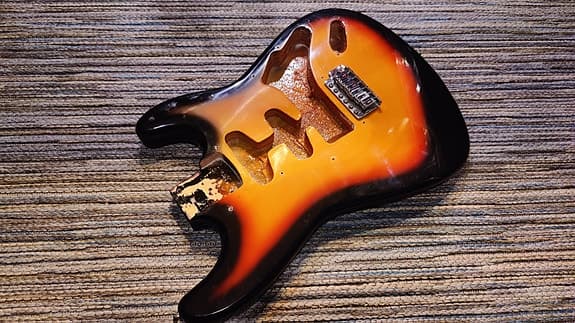 Stratocaster-type elektrisk gitar kropp sunburst