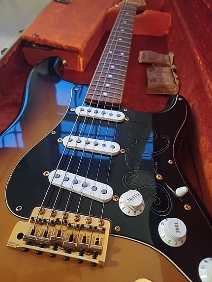 SRV stratocaster selges billig!