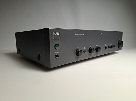 NAD 302 Stereo Integrated Amplifier – svært velholdt / klassisk vintage NAD