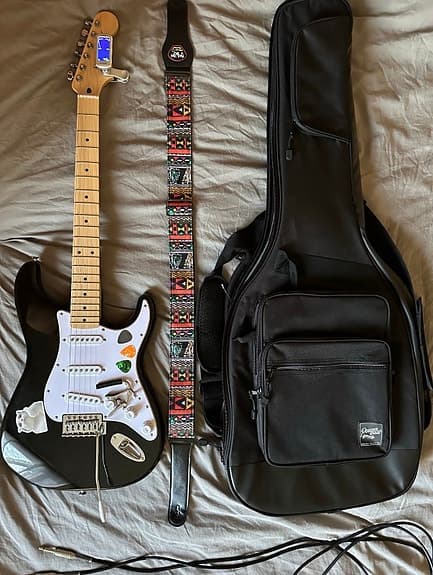 Electric Stratocaster Guitar+ BOSS AMP– Excellent Condition