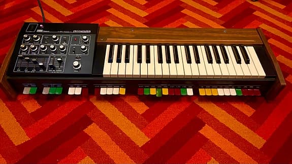 Roland SH-1000 analog synthesizer