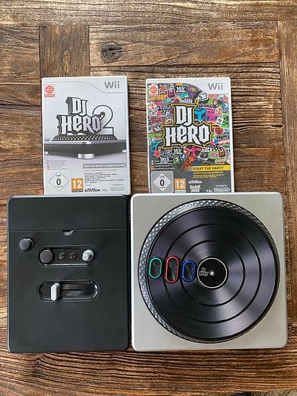 Nintendo Wii DJ Hero spill og DJ-brett