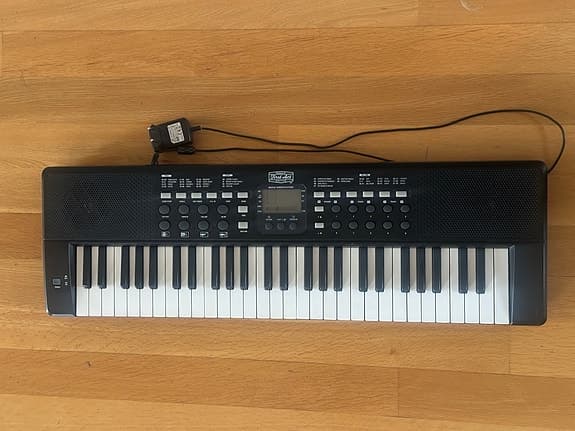 First Act keyboard / Music Workstation – 61 tangenter