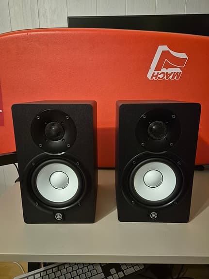 Yamaha HS5 studiomonitorer + Focusrite Scarlett Solo lydkort