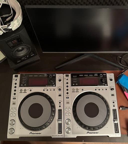 2 stk Pioneer CDJ 850 spillere selges