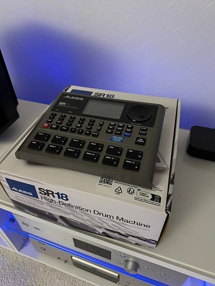 Alesis SR18 Professional Drum Machine – With Adapter & Box
