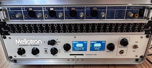 Mellotron M4000D Rack synthesizer / sampler