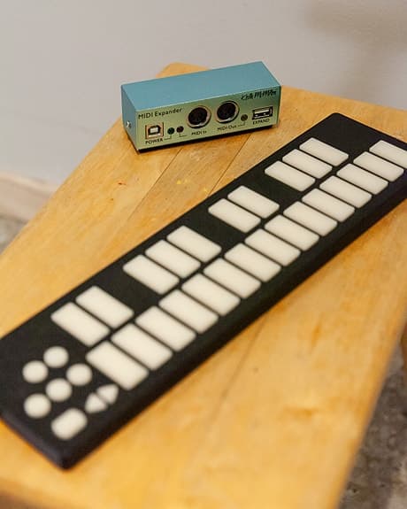 KMI QuNexus Midi-keyboard + MIDI Expander