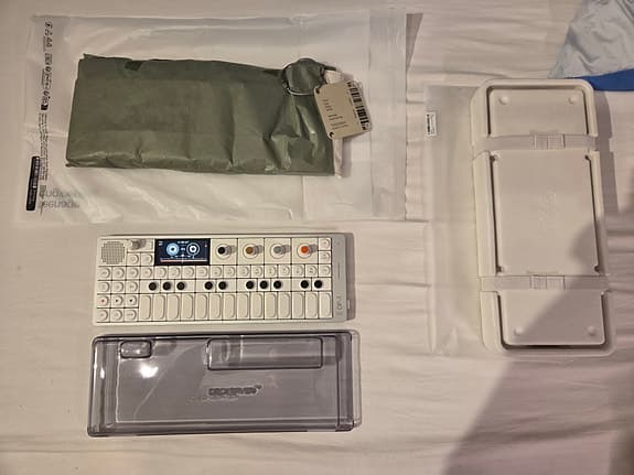 Teenage Engineering OP1 Field med decksaver og bag