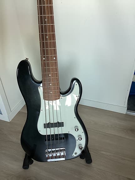 Squier Precision Bass el-bass svart 5-strenger